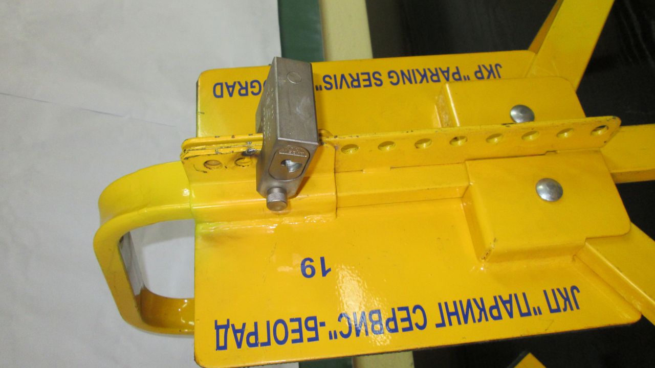 Lisice Parking Servisa