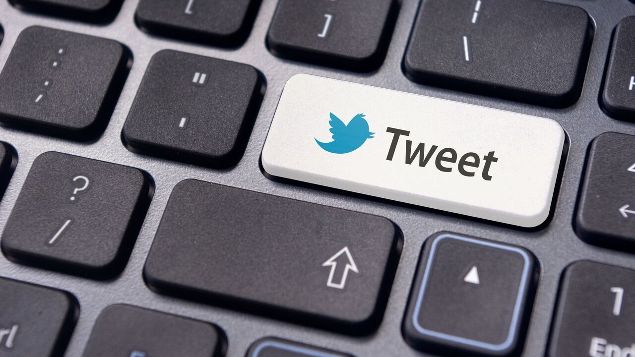 Twitter logo na tastaturi