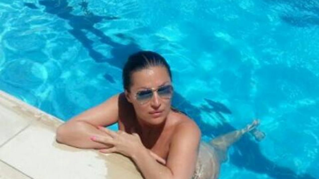Svetlana Ceca Ražnatović u bazenu