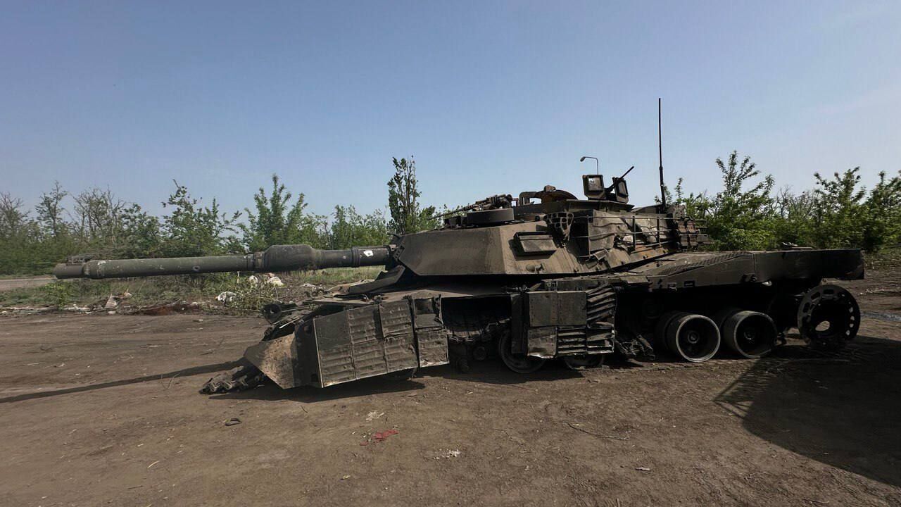 uništen Abrams