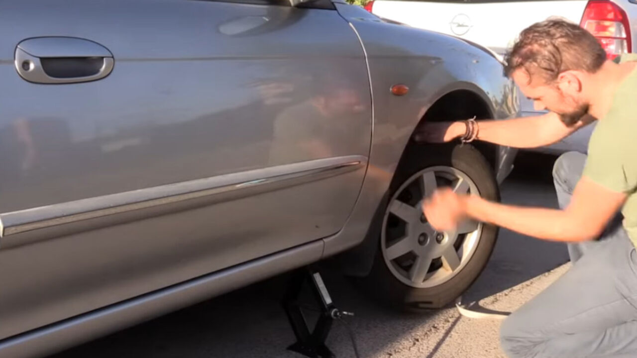 Pokretanje automobila kanapom