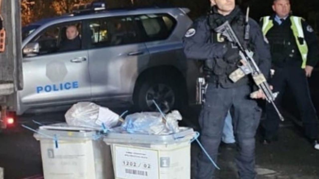 Tzv. kosovska policija čuva kutije