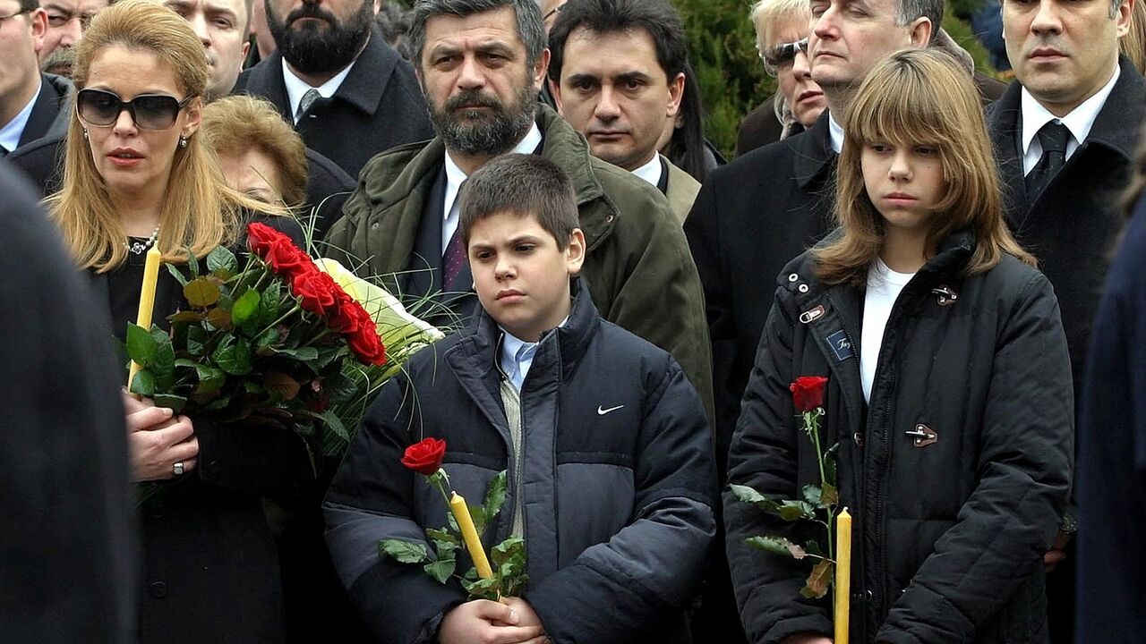 Ružica Đinđić sa sinom Lukom i ćerkom Jovanom