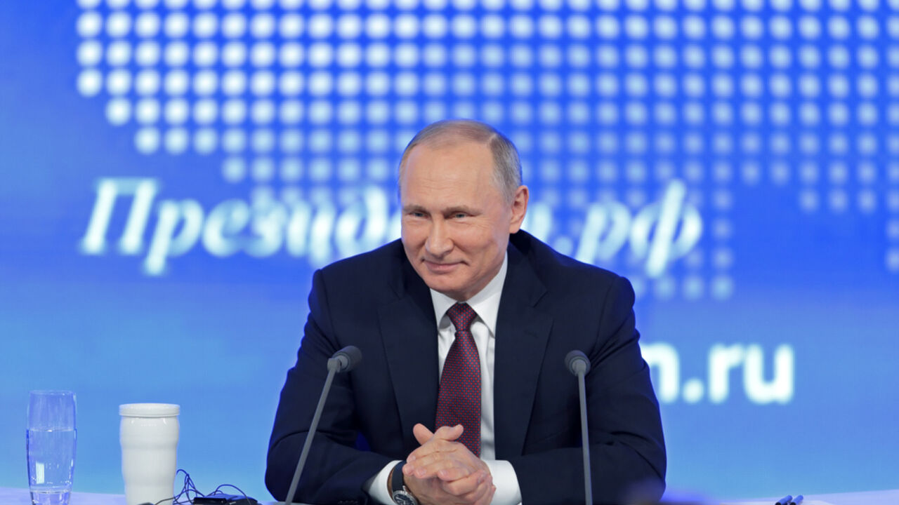 Vladimir Putin zadovoljno trlja ruke
