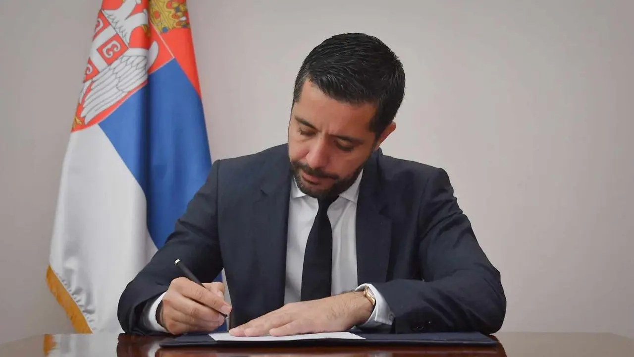 Ministar Momirović