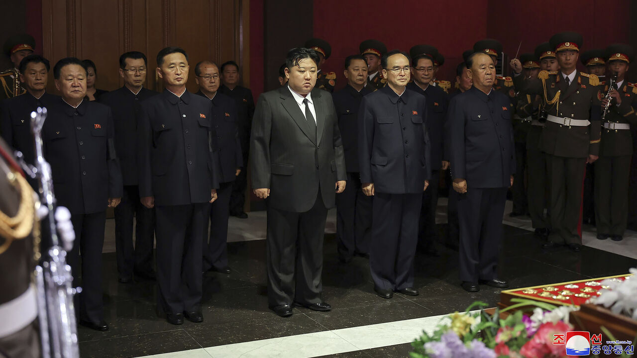 Kim Džong udao odao počast Kim Ki Namu