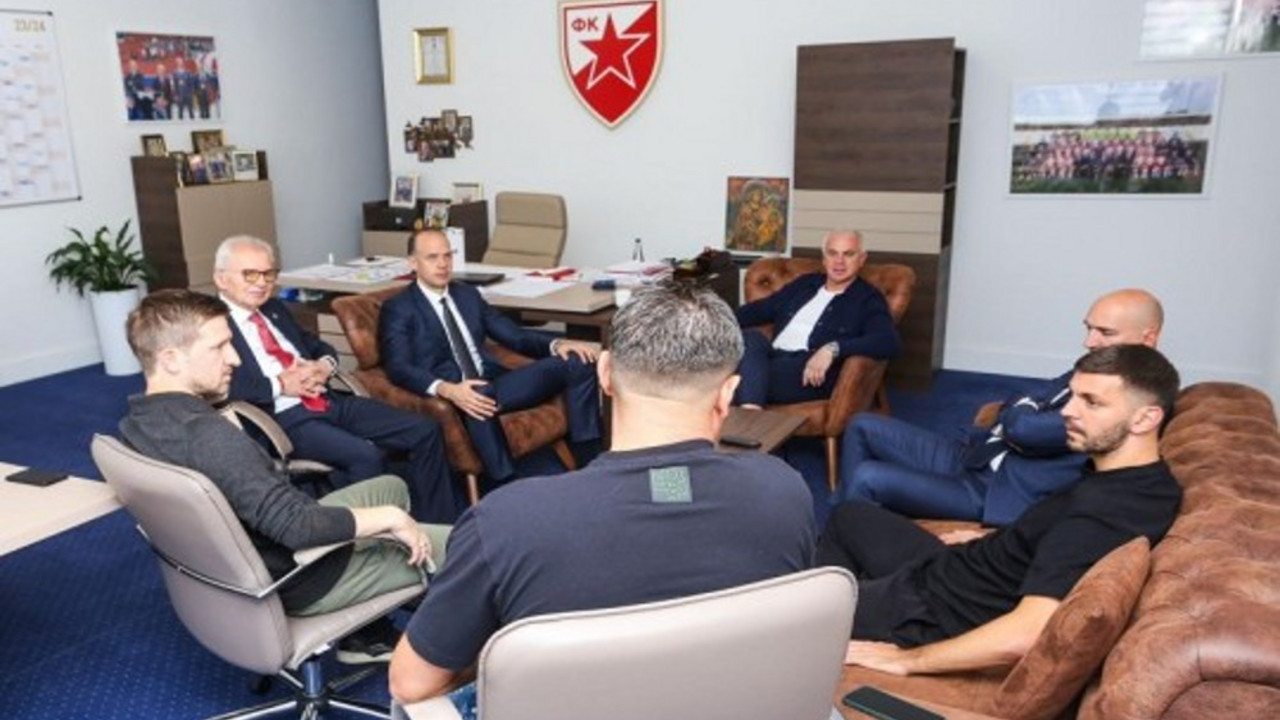 Aleksandar Dragović sa rukovodstvom Crvene zvezde