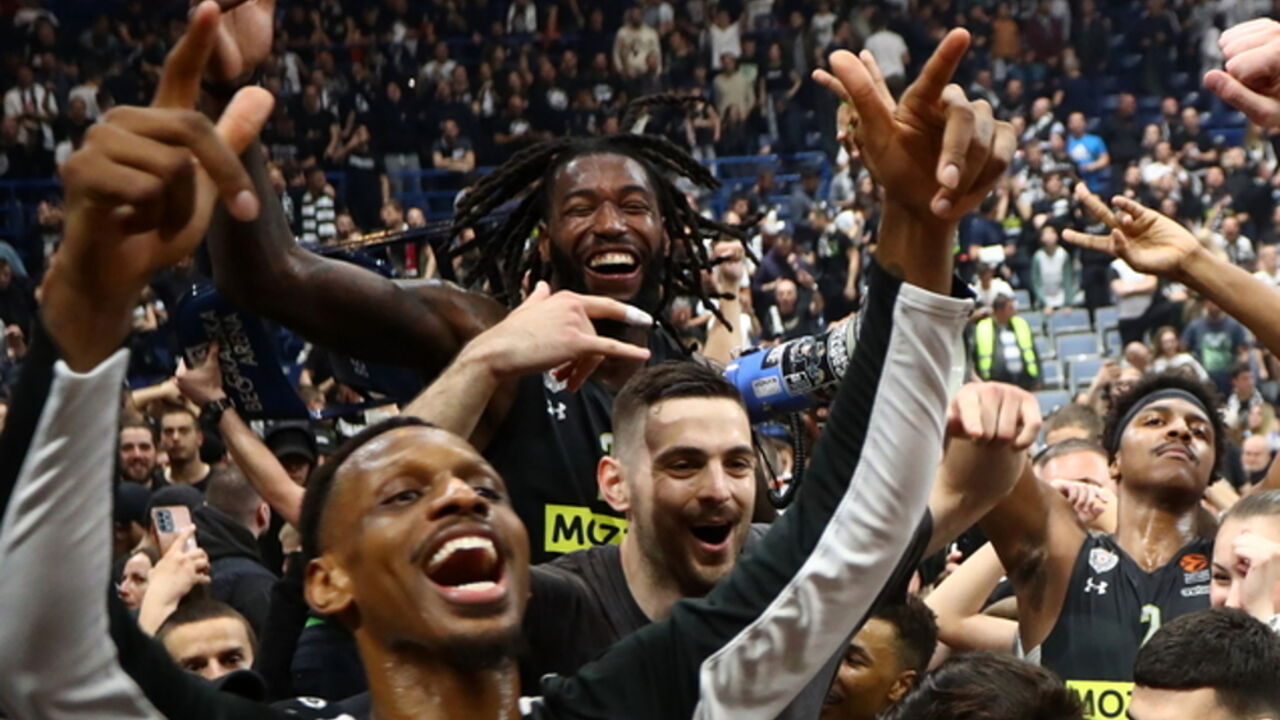 Matijas Lesor, Džejms Naneli i Joanis Papapetru