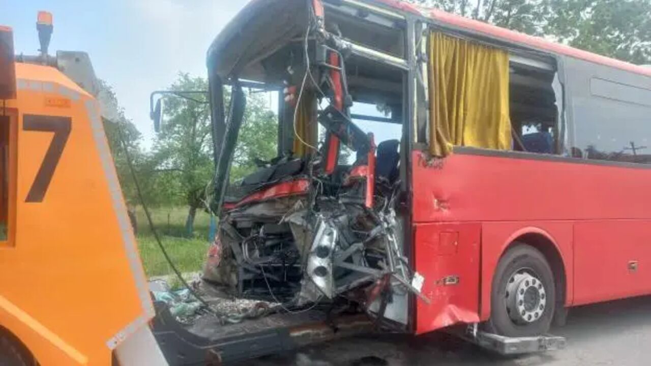 Smrskani autobus