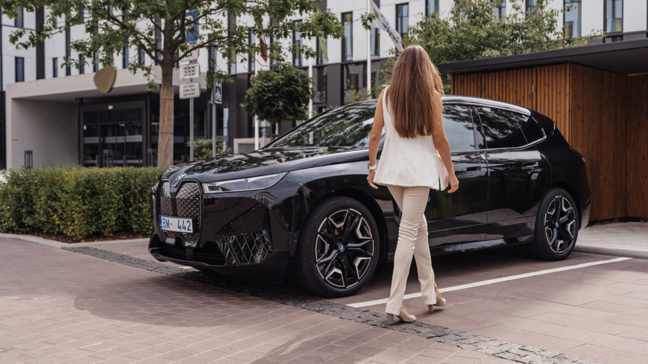 Automobil