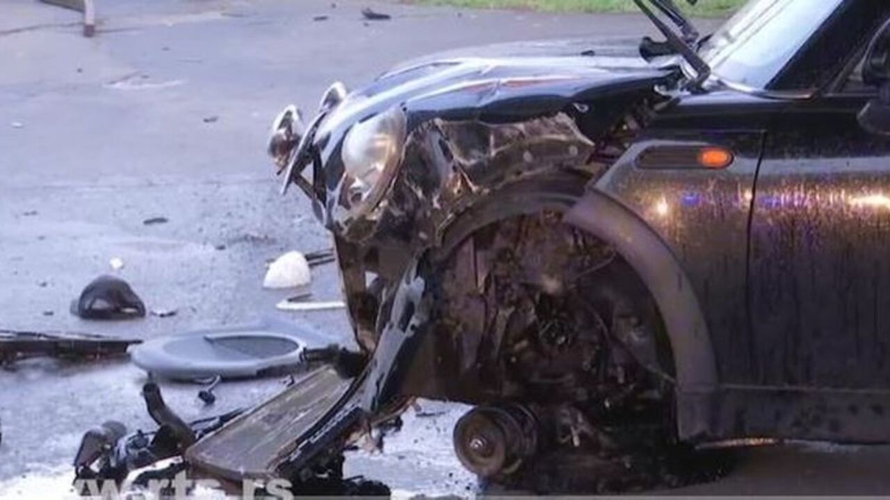 smrskan automobil