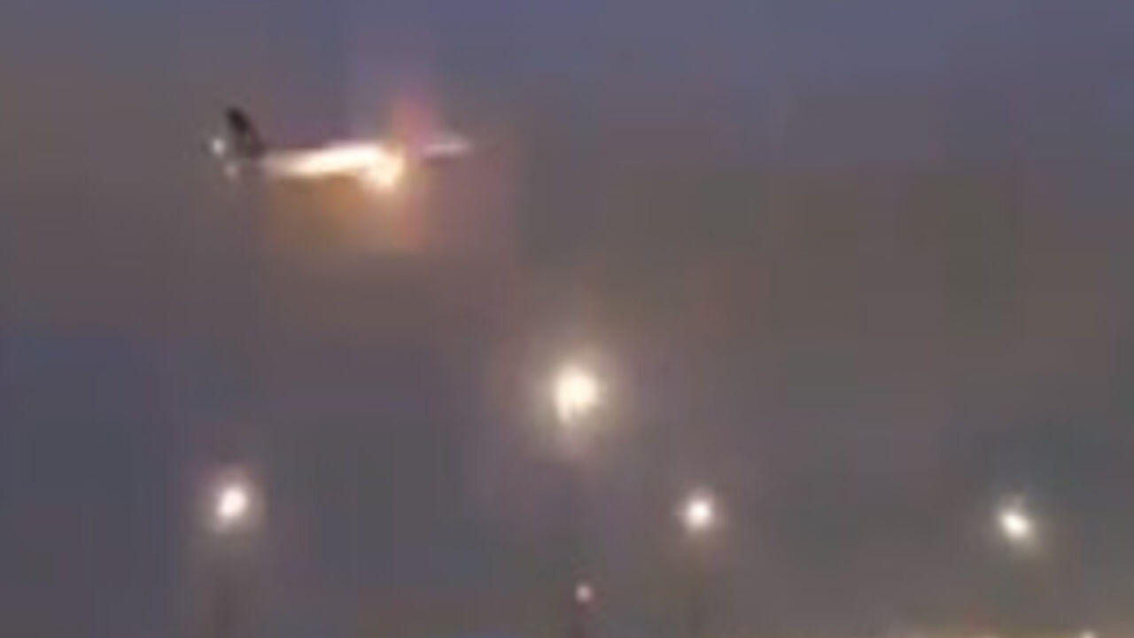 Avion se zapalio pri poletanju