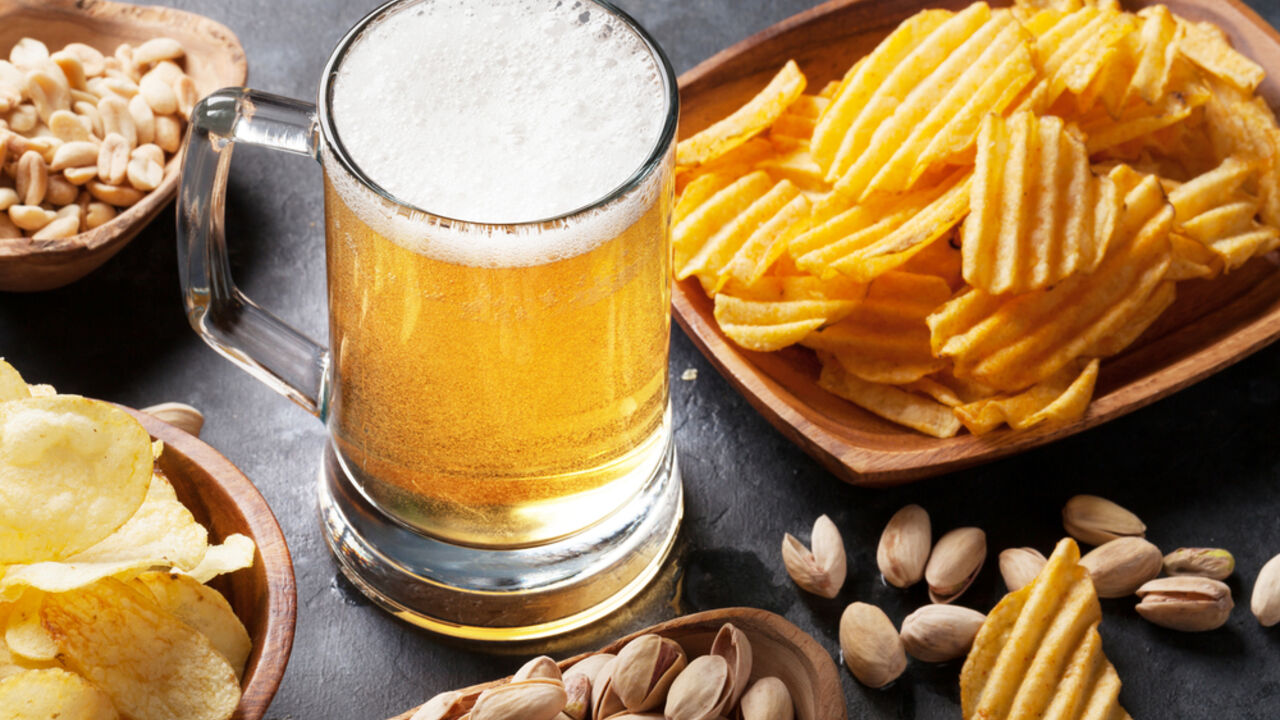 Pivo i grickalice