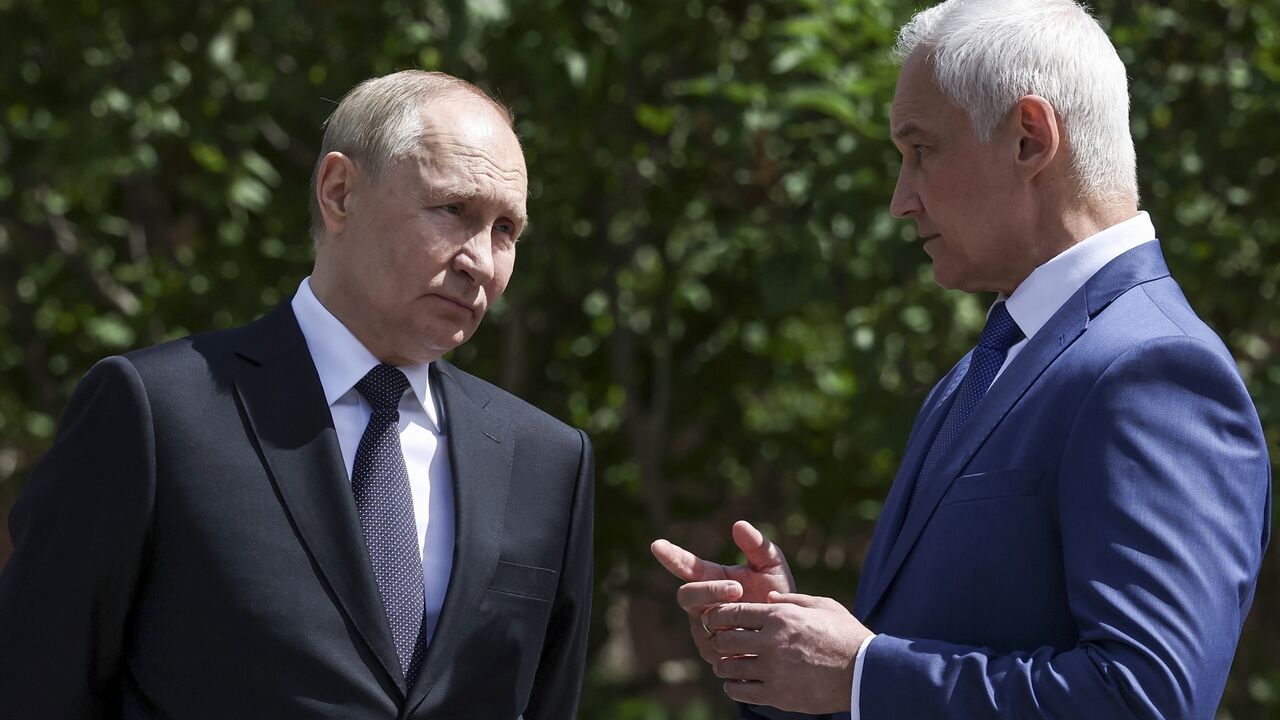 Vladimir Putin sa ruskim ministrom odbrane Andrejom Belousovim