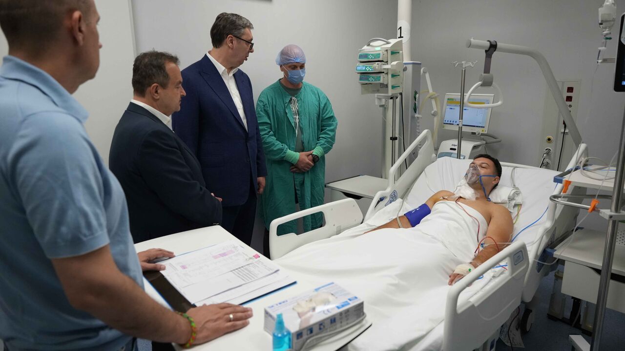 Ivica Dačić, Aleksandar Vučić i povređeni žandarm