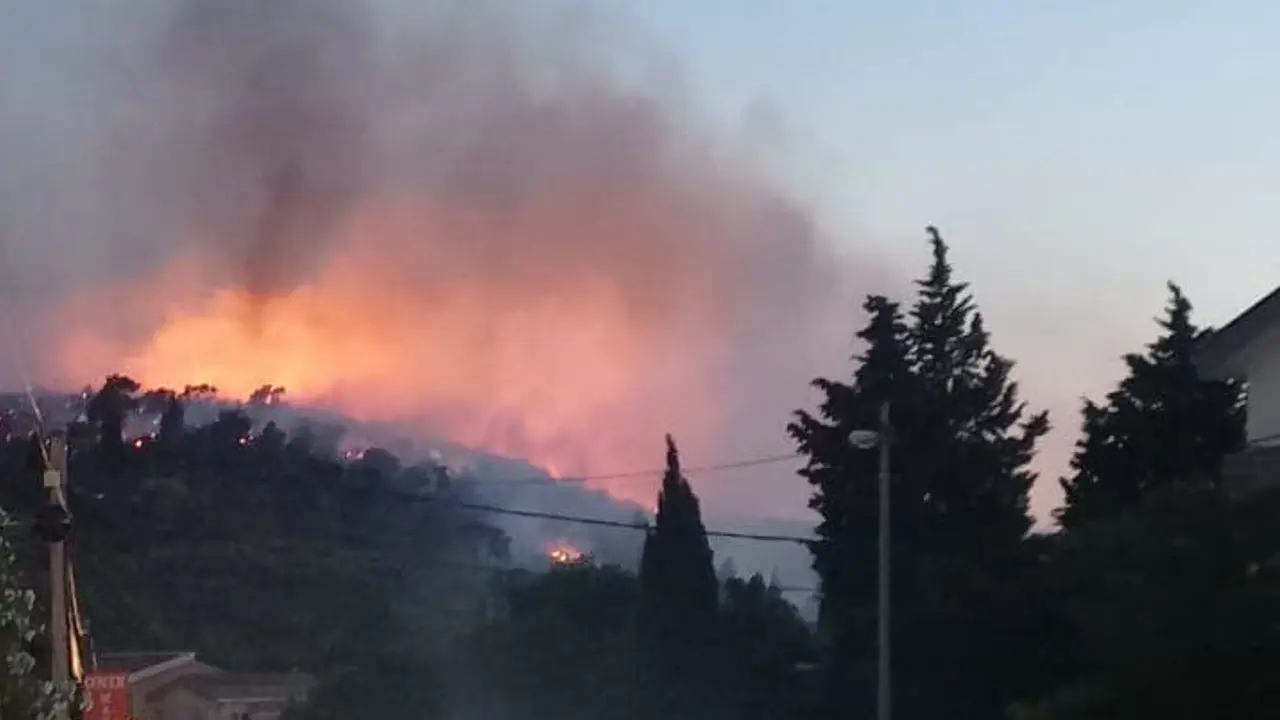 Požar u Sutomoru