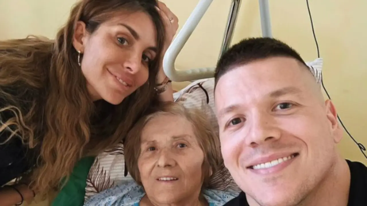 Jelena i Sloba sa njegovom majkom Draginjom