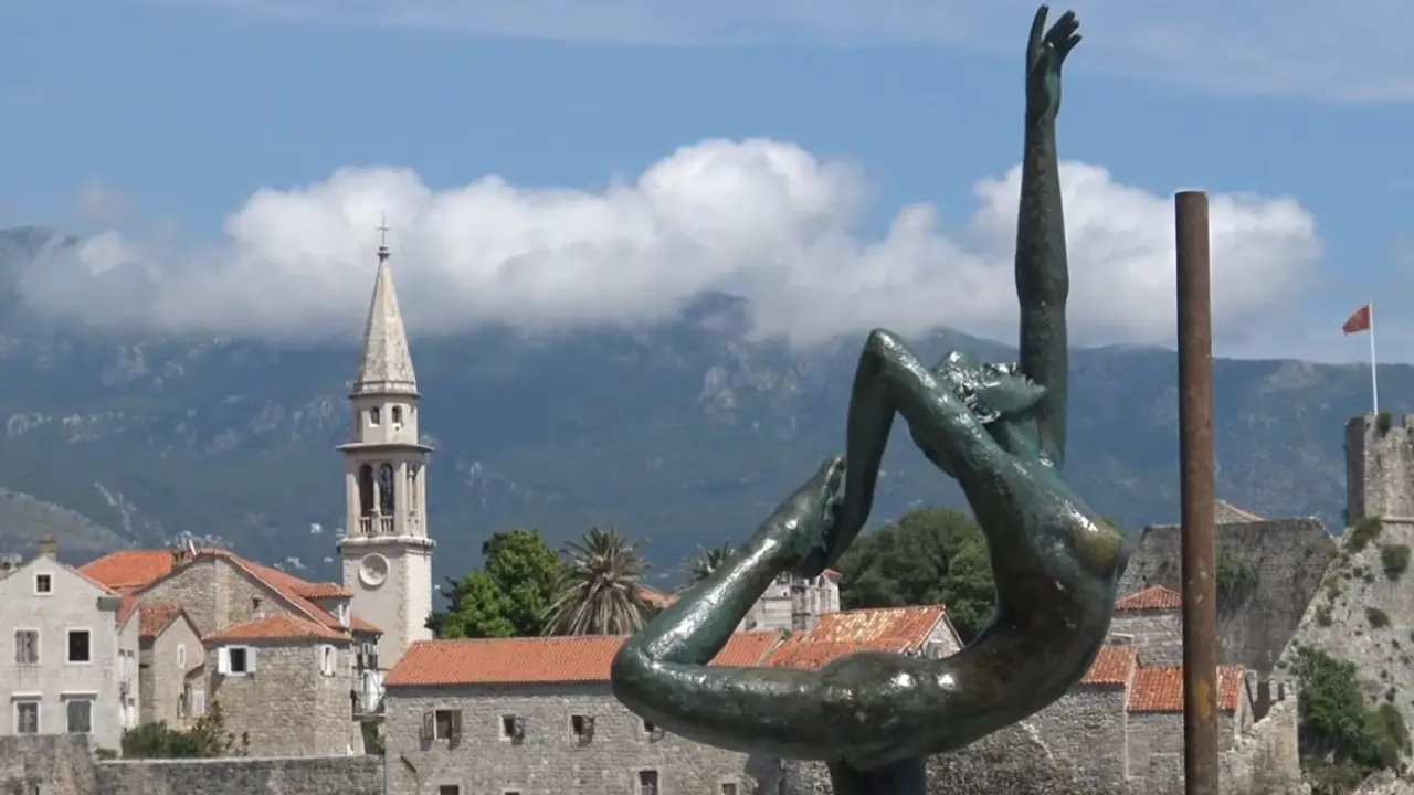 Budva, skulptura balerine