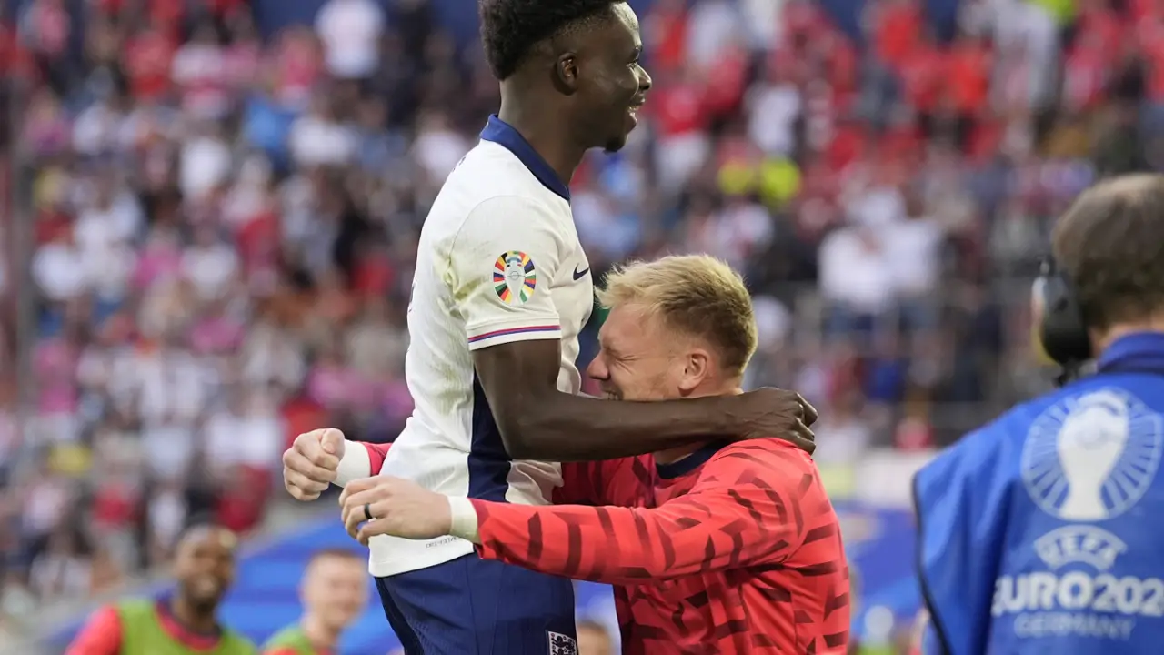 Bukajo Saka i Aron Remsdejl