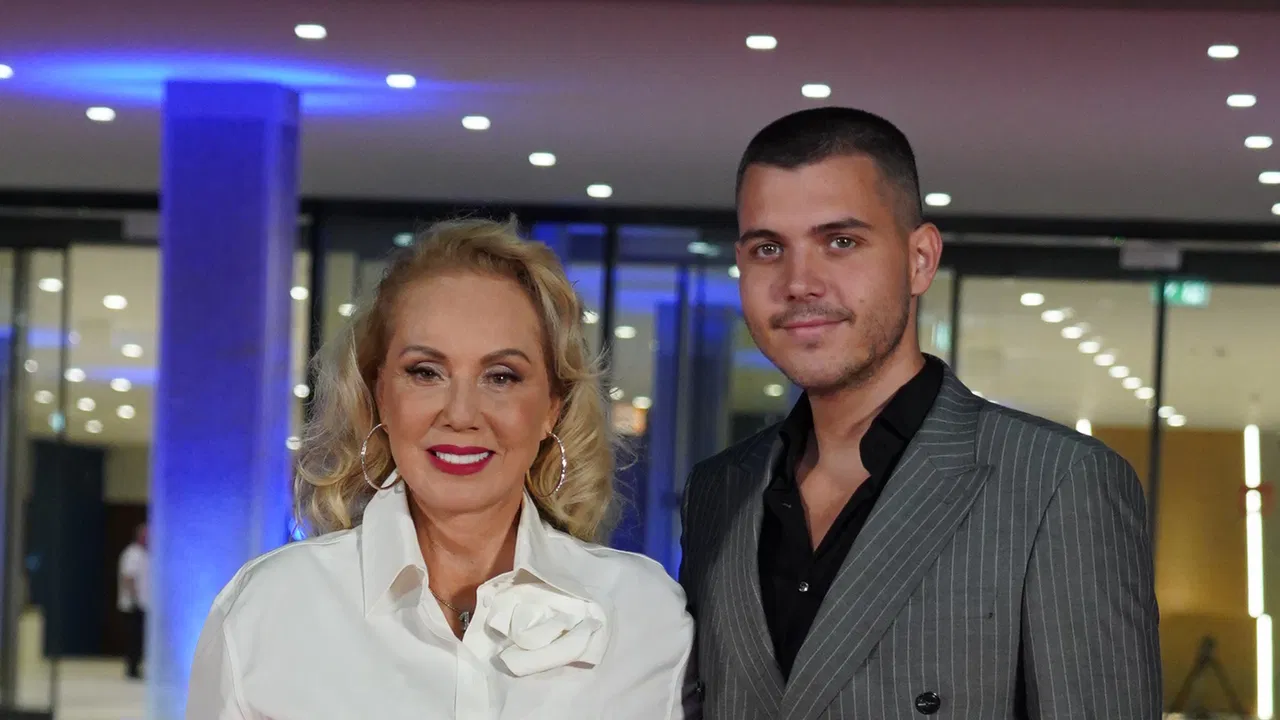 Lepa Brena, Viktor Živojinović