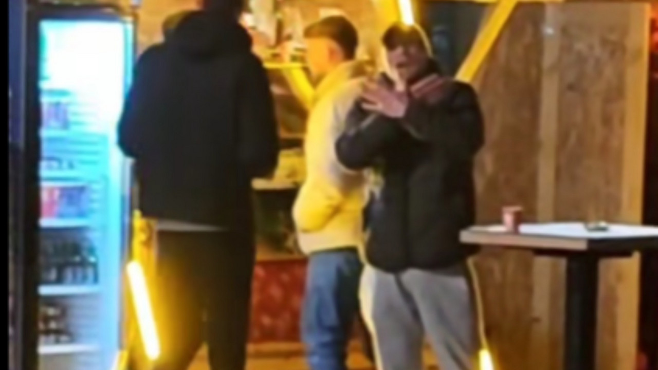Nepoznati muškarac provocira pozdravom
