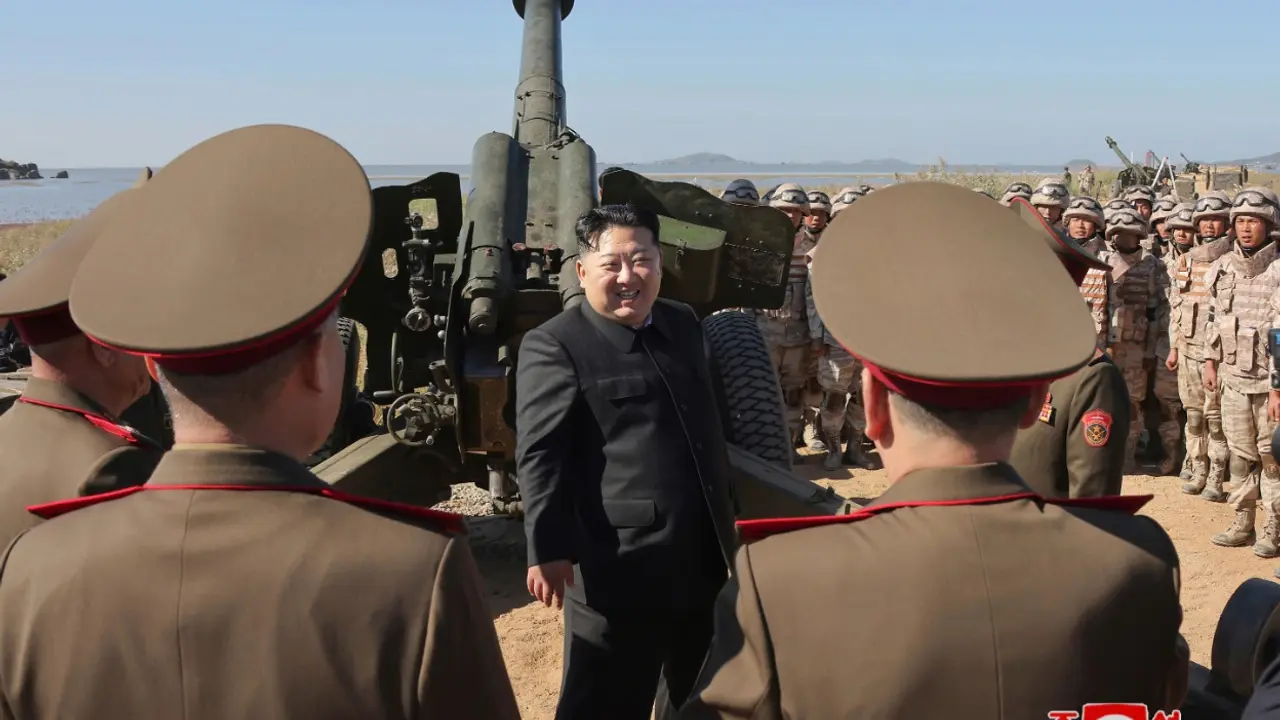 Kim Džong Un sa vojnicima