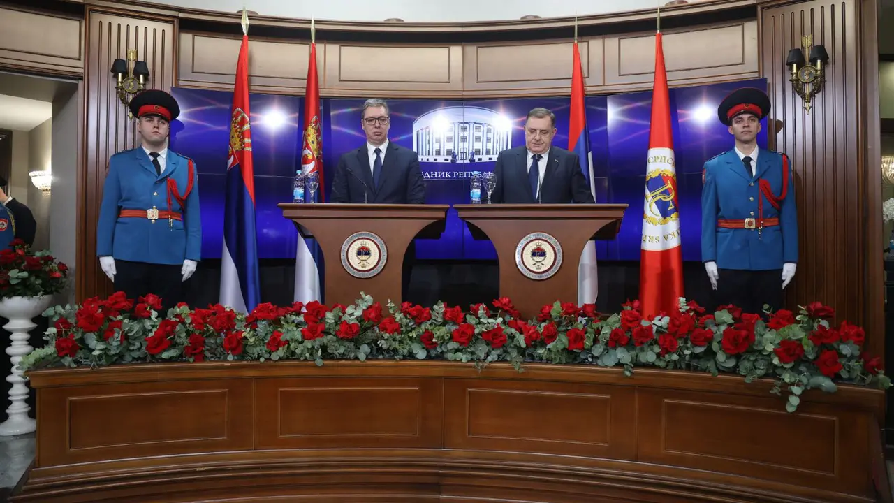 Aleksandar Vučić, Milorad Dodik