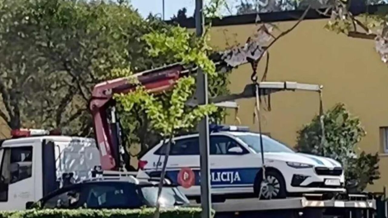 "Pauk" odneo policijski automobil