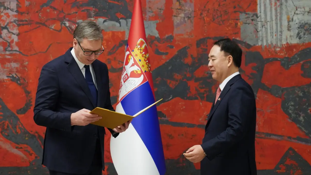 Aleksandar Vučić, Hjong Te Kima