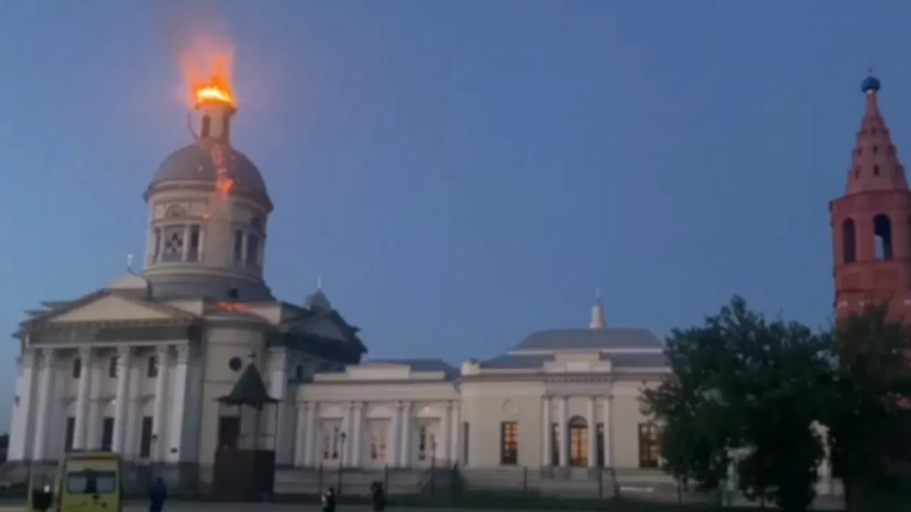Gori katedrala Svetog Nikole