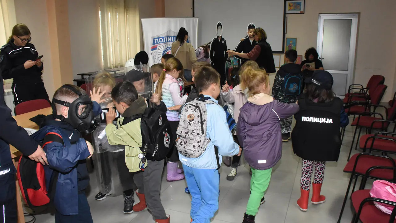 Malci posetili zemunske institucije