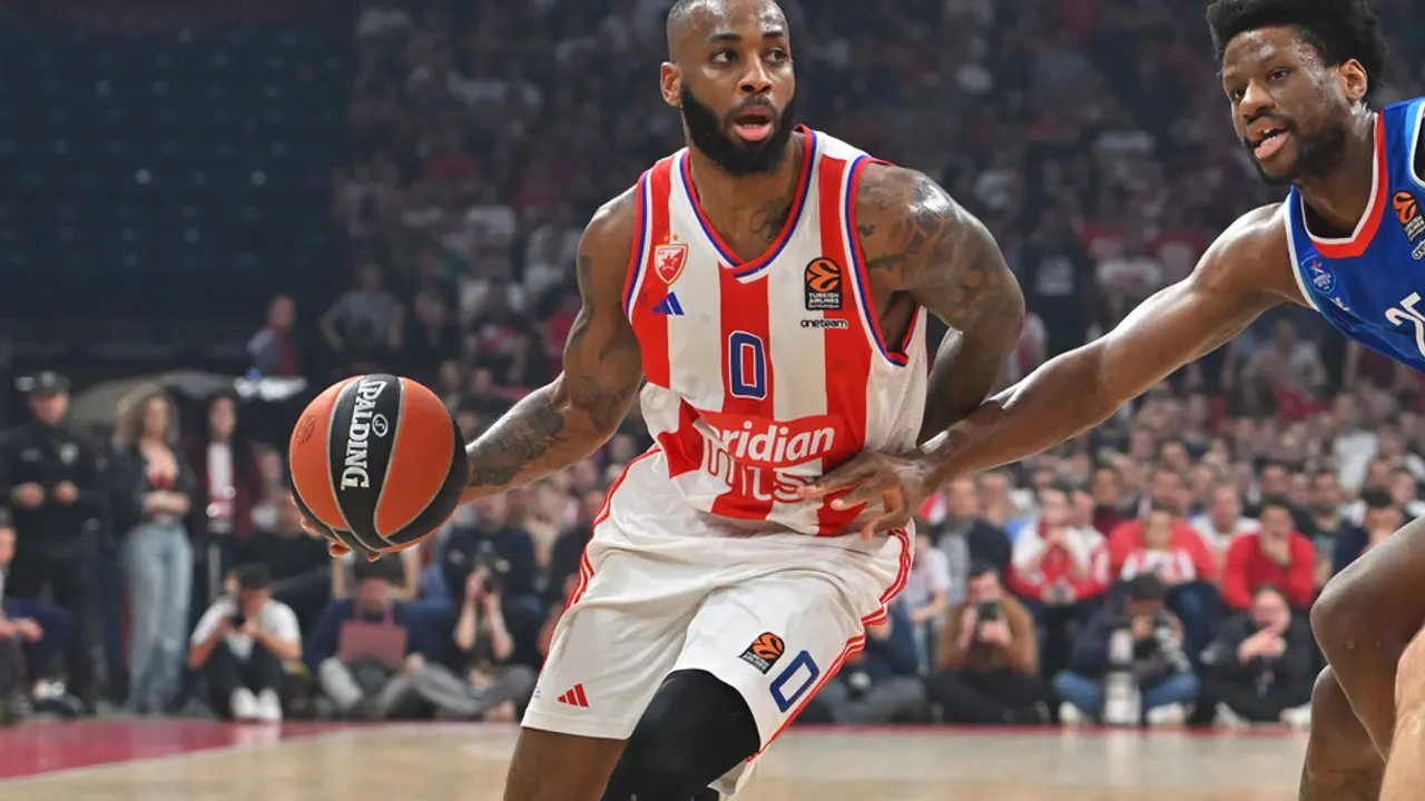 Danijel Oturu (desno) na meču Efesa i Crvene zvezde