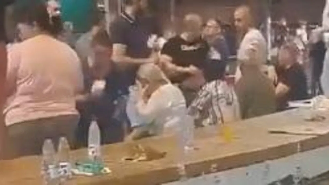 Žena napadnuta suzavcem od strane blokadera