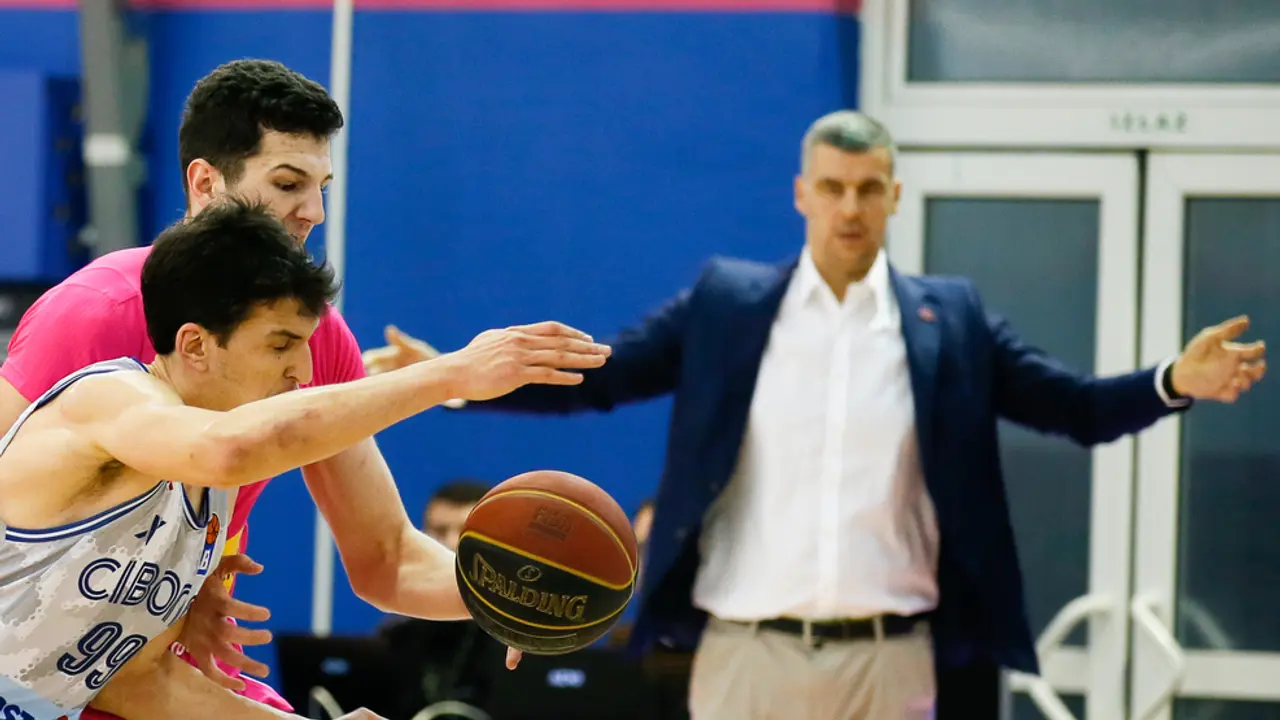 Nakić i Matković u duelu na meču Cibone i Mege (9. januar 2022)