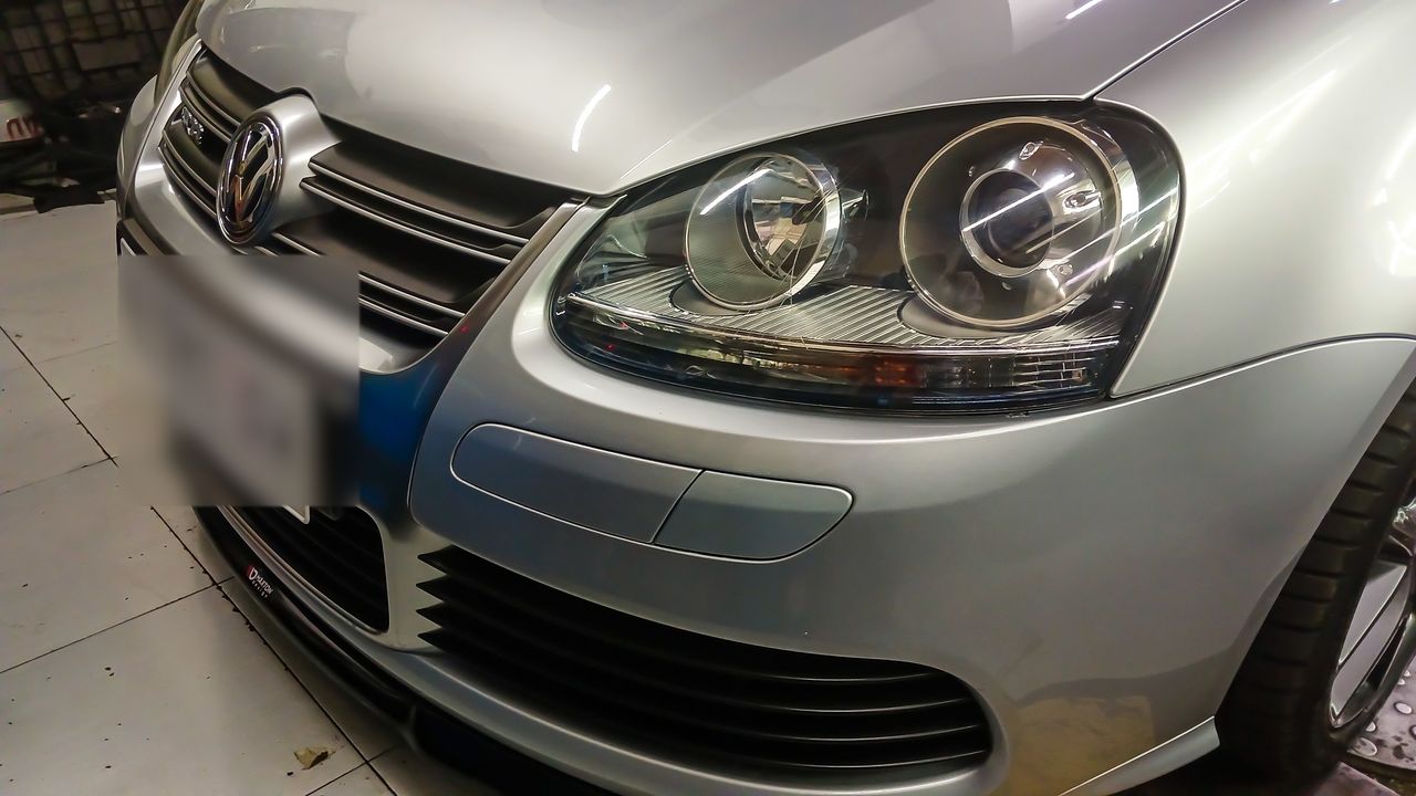 Automobil