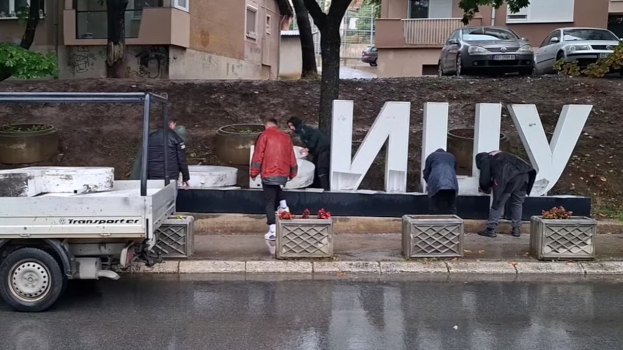Uklonjen znak u Kosovskoj Mitrovici