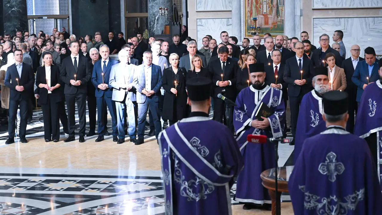 Parastos u Hramu Svetog Save za nastradale u padu nadstrešnice