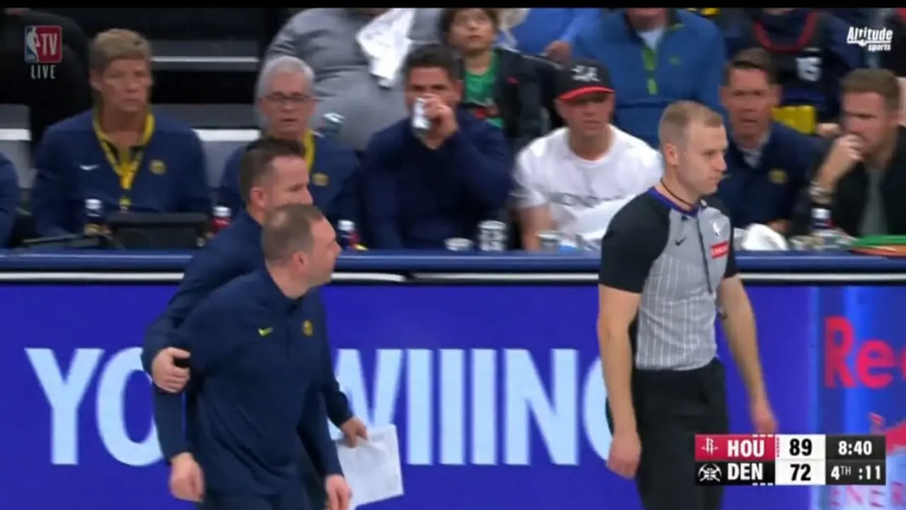 Adelman pobesneo na arbitre 