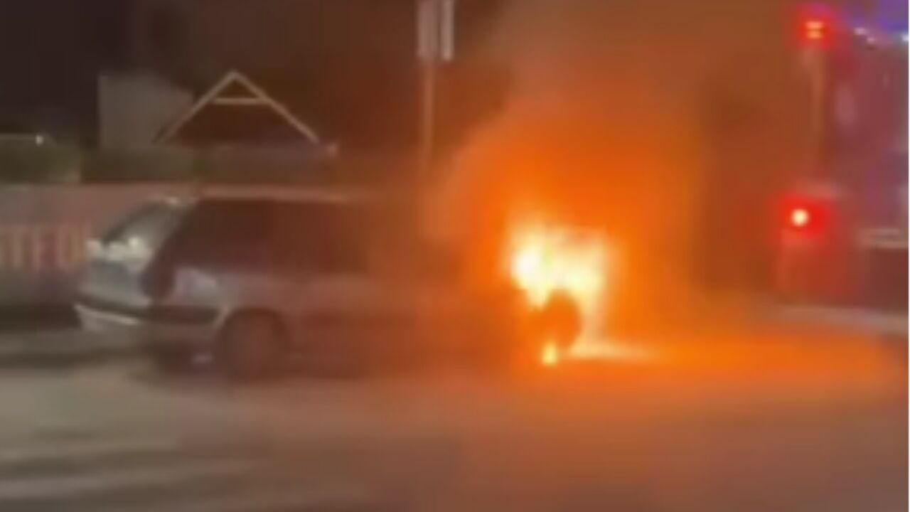 automobil gori u Jagodini