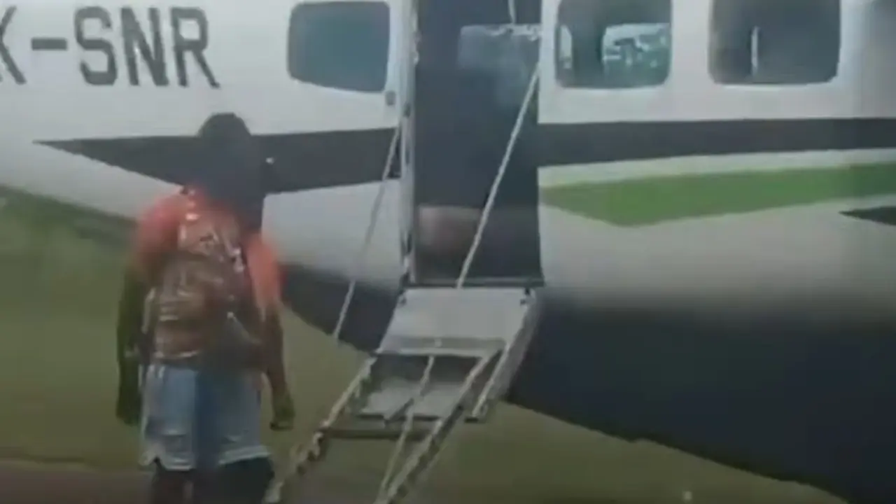 Napadnuti avion