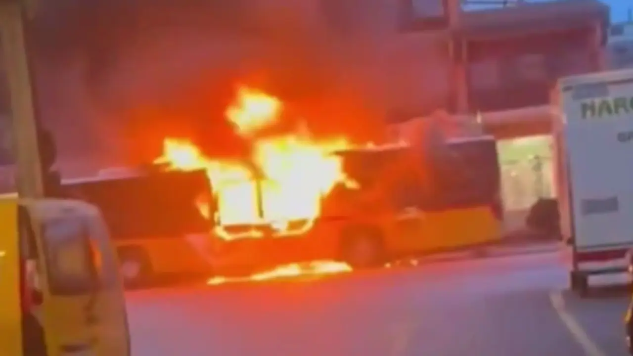 Autobus u plamenu