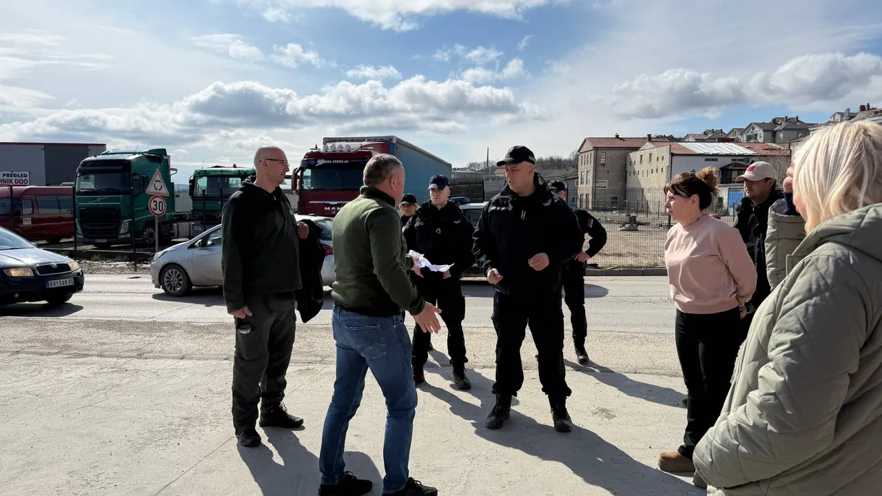 Napad blokadera u Boru na prolaznika