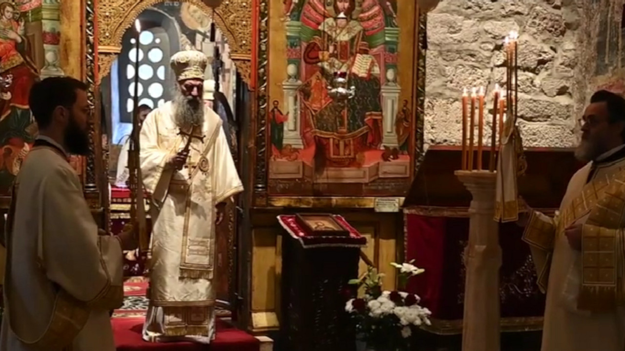 Patrijarh Porfirije služio na Vaskrs liturgiju u Pećkoj patrijaršiji