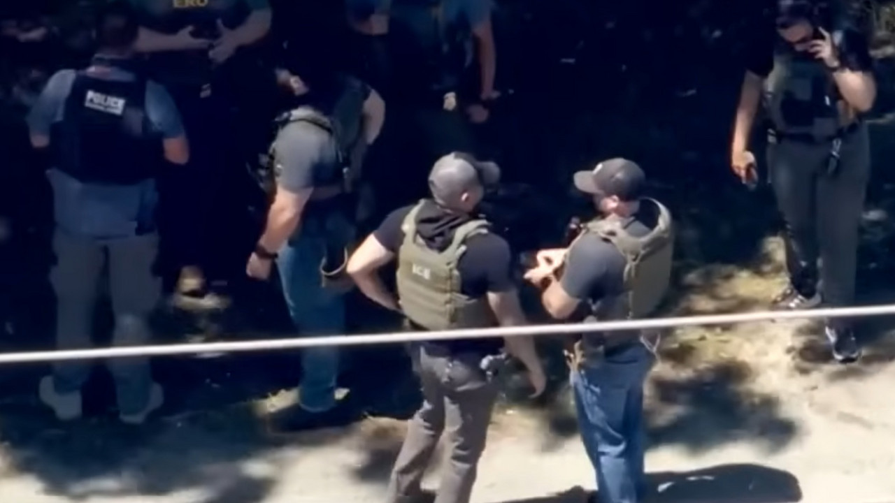 Američka ICE policija na mestu događaja