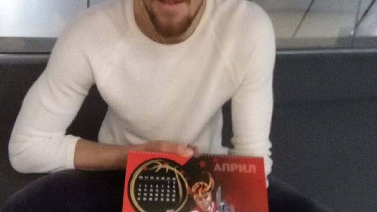 Ognjen Kuzmić sa kalendarom Crvene zvezde