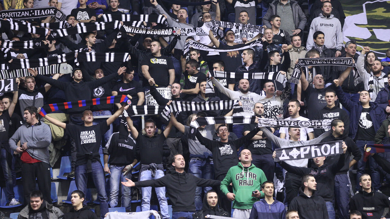 Navijači Partizana na meču sa AEK-om