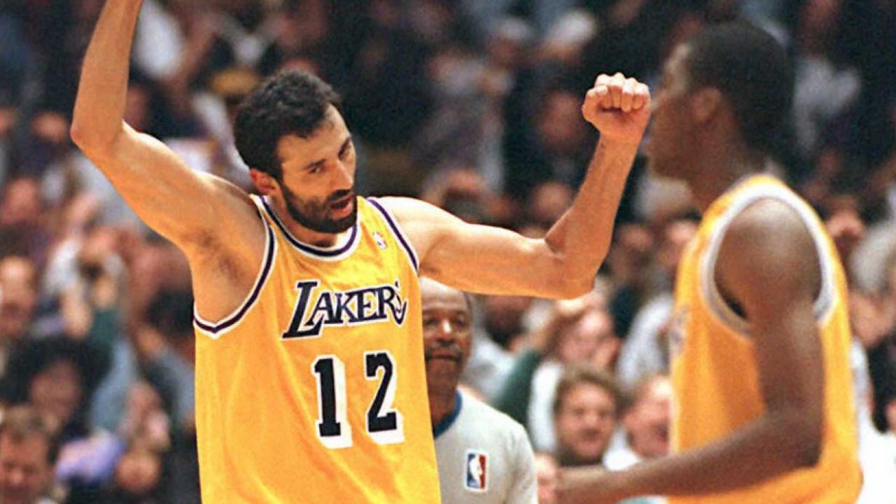 Vlade Divac u dresu Los Anđeles Lejkersa