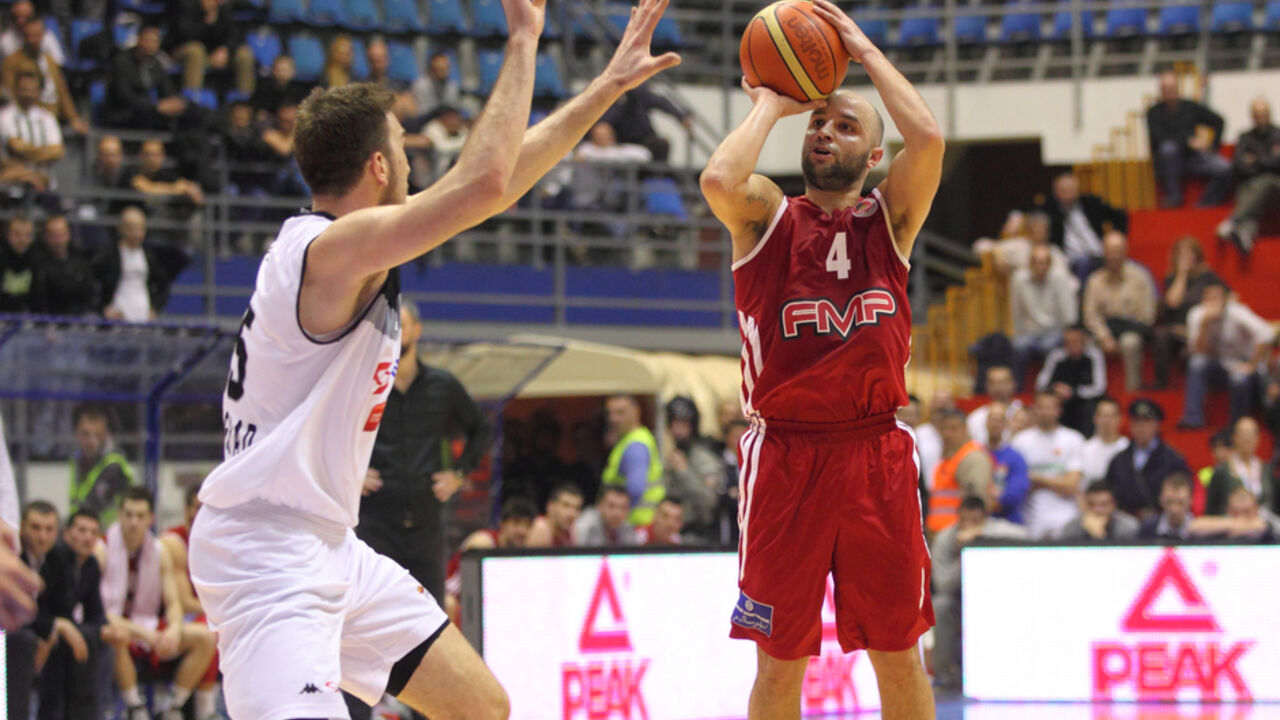 Filip Čović u duelu sa Dejanom Muslijem