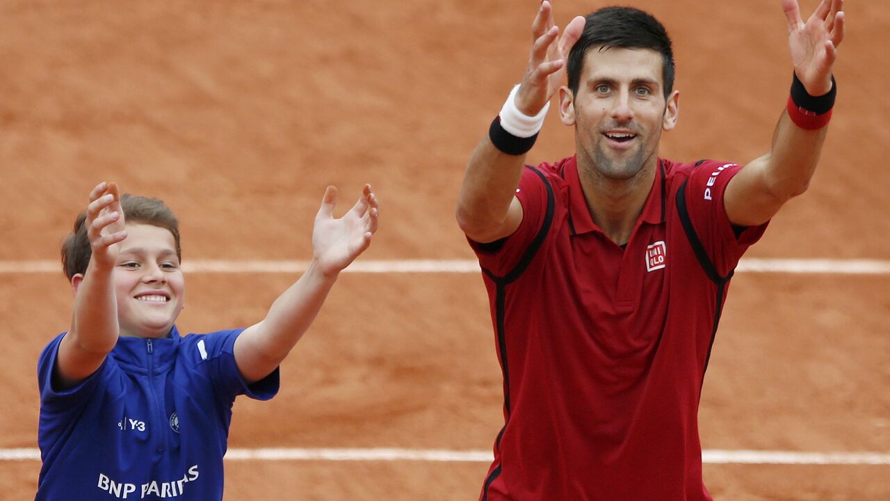Novak Đoković i skupljač loptica