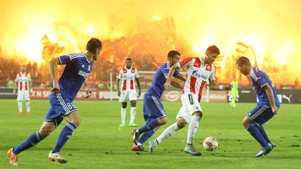 Bakljada na meču Crvena zvezda - Novi Pazar